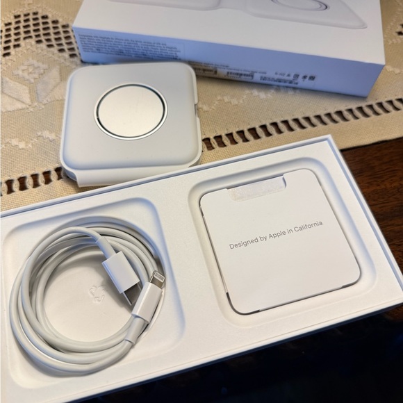 Apple MagSafe Duo Charger. Authentic Apple product. Like New condition. White - Picture 16 of 16